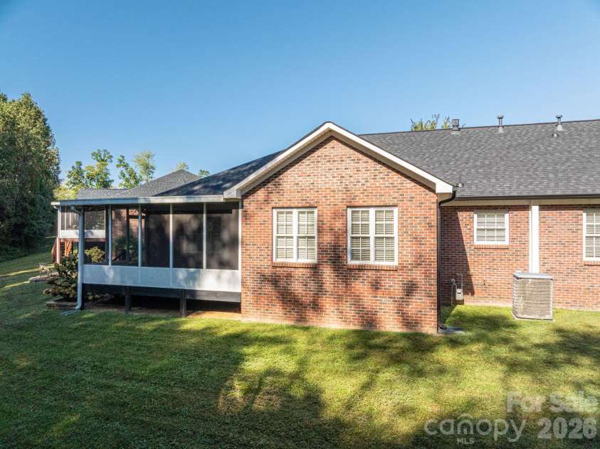 559 Queen Brogan Court, Gastonia, NC 28054.  MLS# CAR4433068, YatesRealty ID 55779. 