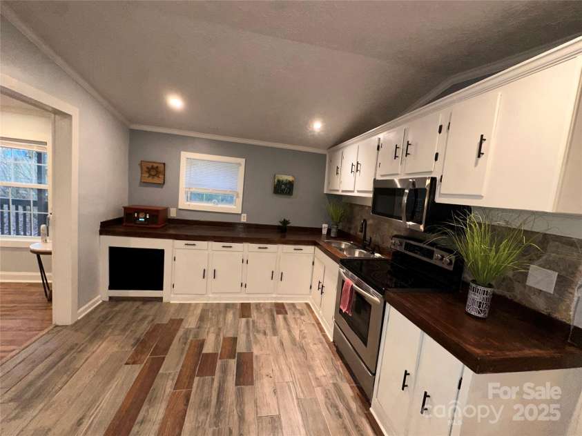 113 Highlander Street, Morganton, NC 28655.  MLS# CAR4220789, YatesRealty ID 5578. 