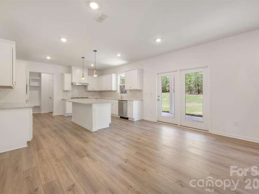 211 Amber Glen Drive, Locust, NC 28097.  MLS# CAR4351400, YatesRealty ID 5578. Breakfast area