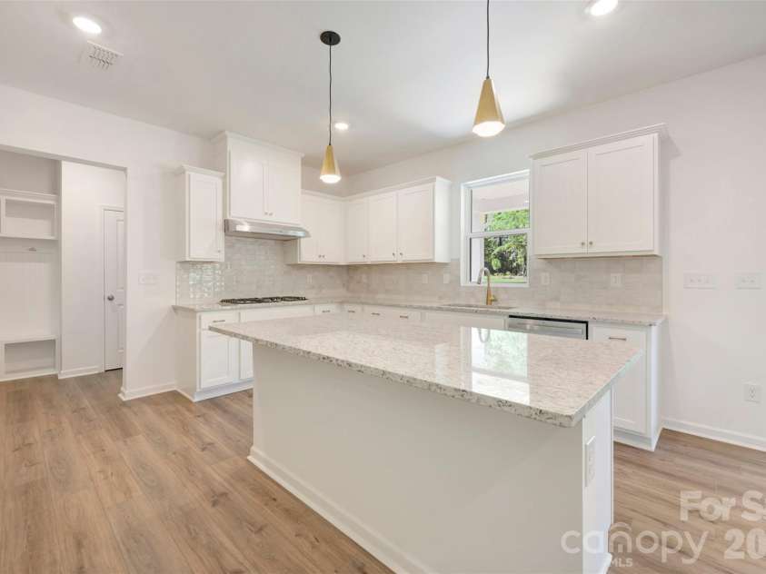211 Amber Glen Drive, Locust, NC 28097.  MLS# CAR4351400, YatesRealty ID 5578. Kitchen