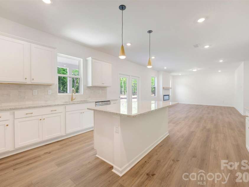 211 Amber Glen Drive, Locust, NC 28097.  MLS# CAR4351400, YatesRealty ID 5578. Kitchen