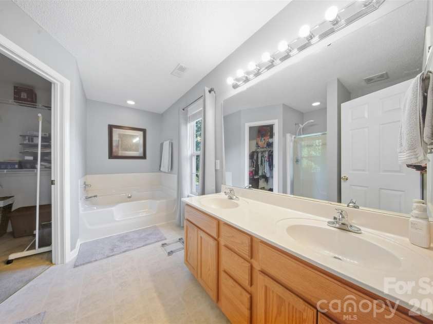 1242 Laurel Woods Drive, Gastonia, NC 28052.  MLS# CAR4432740, YatesRealty ID 55788. 