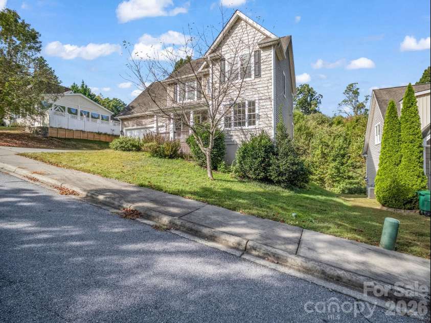 26 Wayward Path, Candler, NC 28715.  MLS# CAR4408665, YatesRealty ID 55789. 