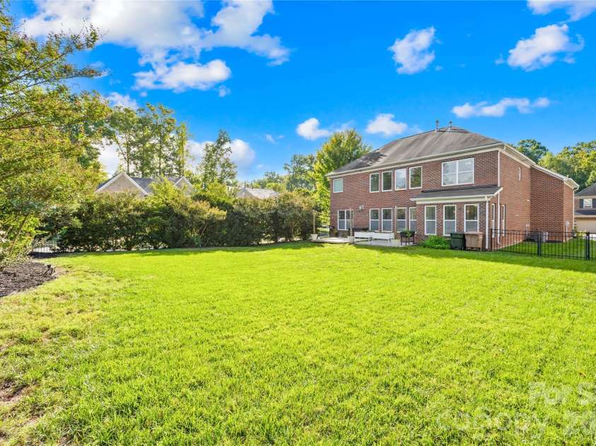 8513 Fairgreen Avenue, Waxhaw, NC 28173.  MLS# CAR4432956, YatesRealty ID 55791. 