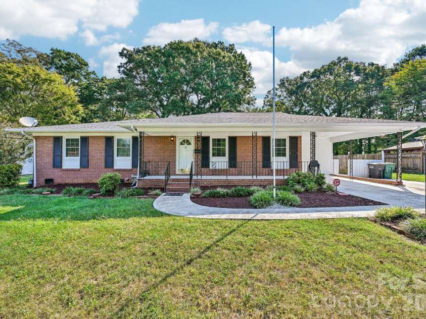 1926 Taylor Drive, Gastonia, NC 28052.  MLS# CAR4420378, YatesRealty ID 55794. 