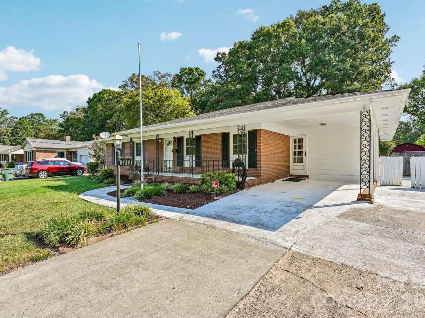 1926 Taylor Drive, Gastonia, NC 28052.  MLS# CAR4420378, YatesRealty ID 55794. 