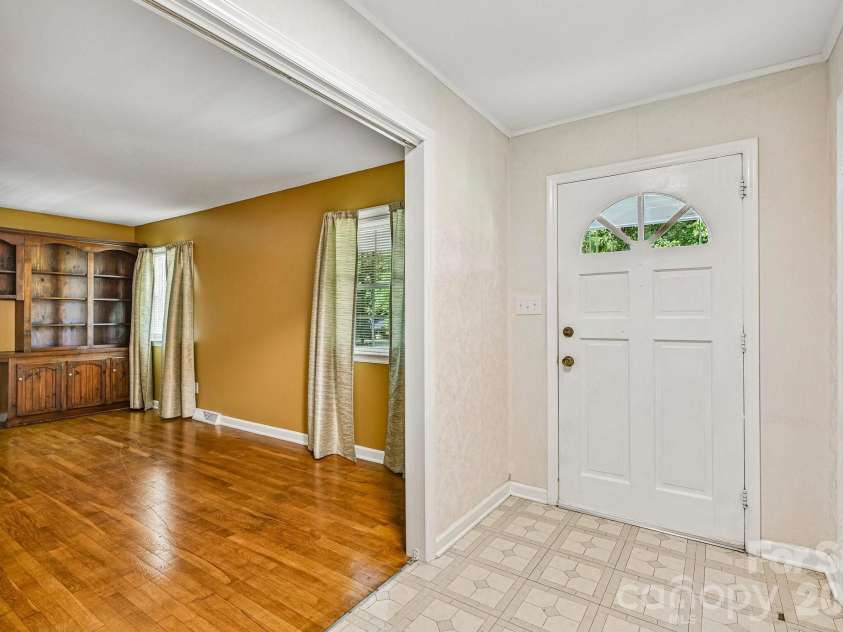 1926 Taylor Drive, Gastonia, NC 28052.  MLS# CAR4420378, YatesRealty ID 55794. 