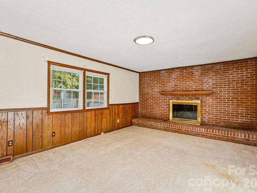 1926 Taylor Drive, Gastonia, NC 28052.  MLS# CAR4420378, YatesRealty ID 55794. 