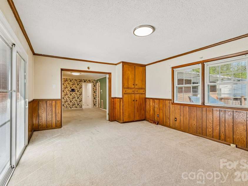 1926 Taylor Drive, Gastonia, NC 28052.  MLS# CAR4420378, YatesRealty ID 55794. 