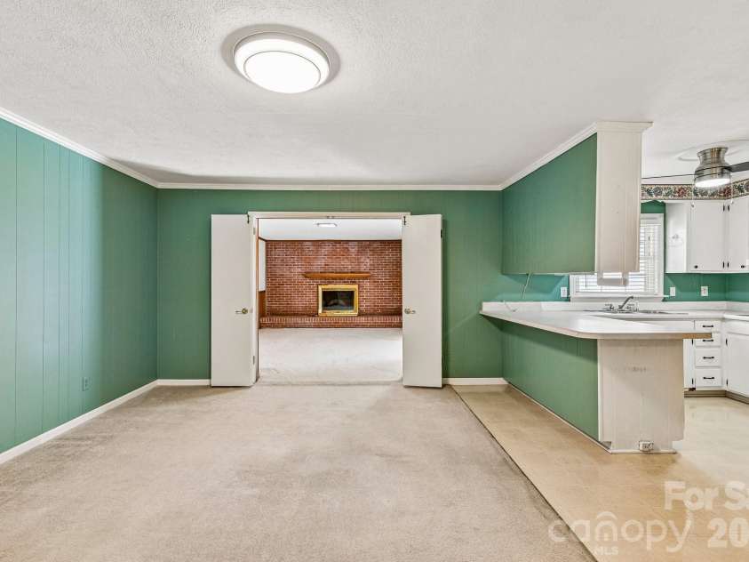 1926 Taylor Drive, Gastonia, NC 28052.  MLS# CAR4420378, YatesRealty ID 55794. 