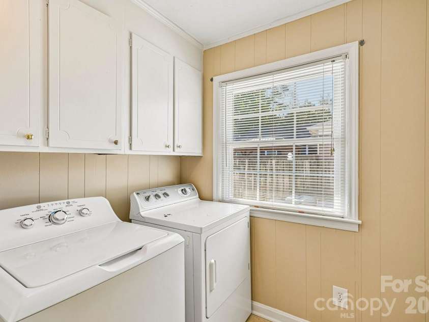 1926 Taylor Drive, Gastonia, NC 28052.  MLS# CAR4420378, YatesRealty ID 55794. 
