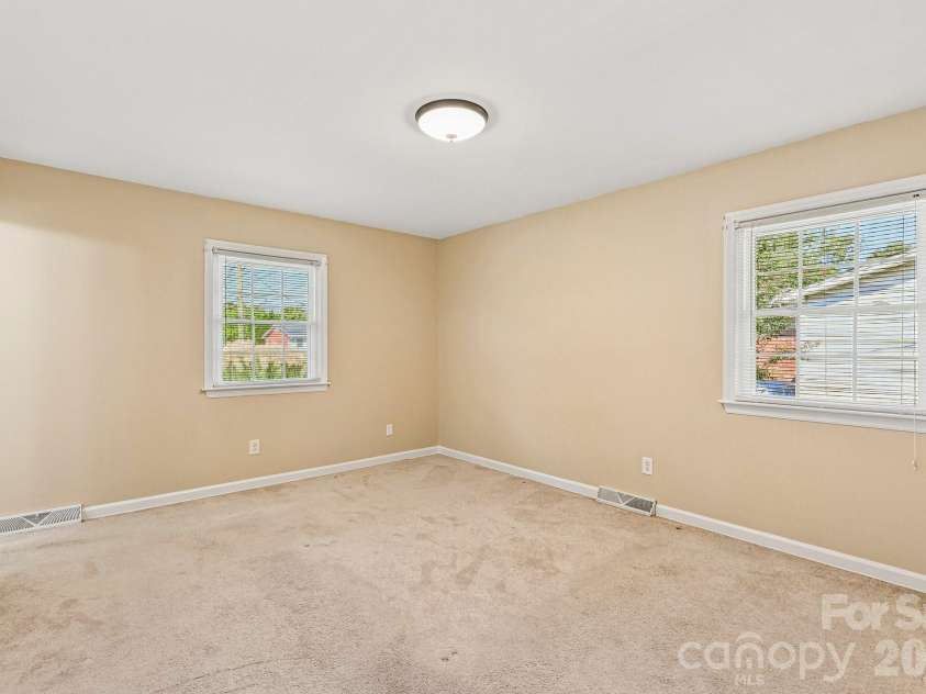 1926 Taylor Drive, Gastonia, NC 28052.  MLS# CAR4420378, YatesRealty ID 55794. 