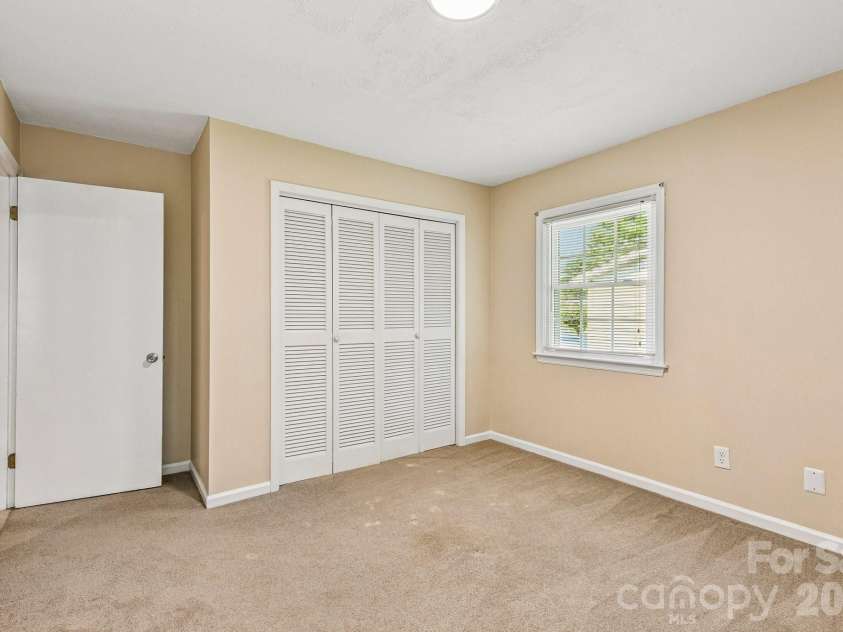 1926 Taylor Drive, Gastonia, NC 28052.  MLS# CAR4420378, YatesRealty ID 55794. 