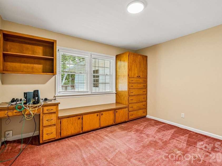 1926 Taylor Drive, Gastonia, NC 28052.  MLS# CAR4420378, YatesRealty ID 55794. 