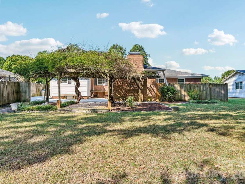 1926 Taylor Drive, Gastonia, NC 28052.  MLS# CAR4420378, YatesRealty ID 55794. 