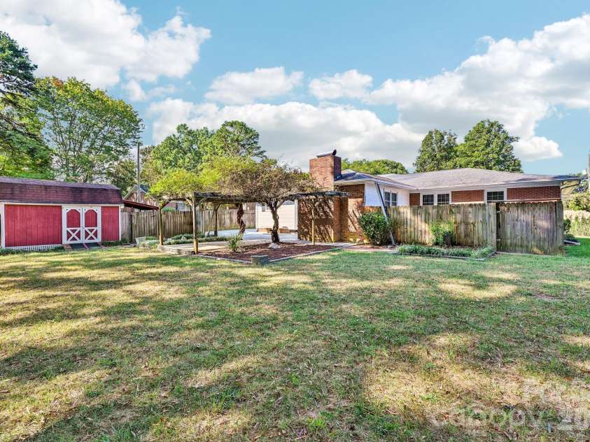 1926 Taylor Drive, Gastonia, NC 28052.  MLS# CAR4420378, YatesRealty ID 55794. 