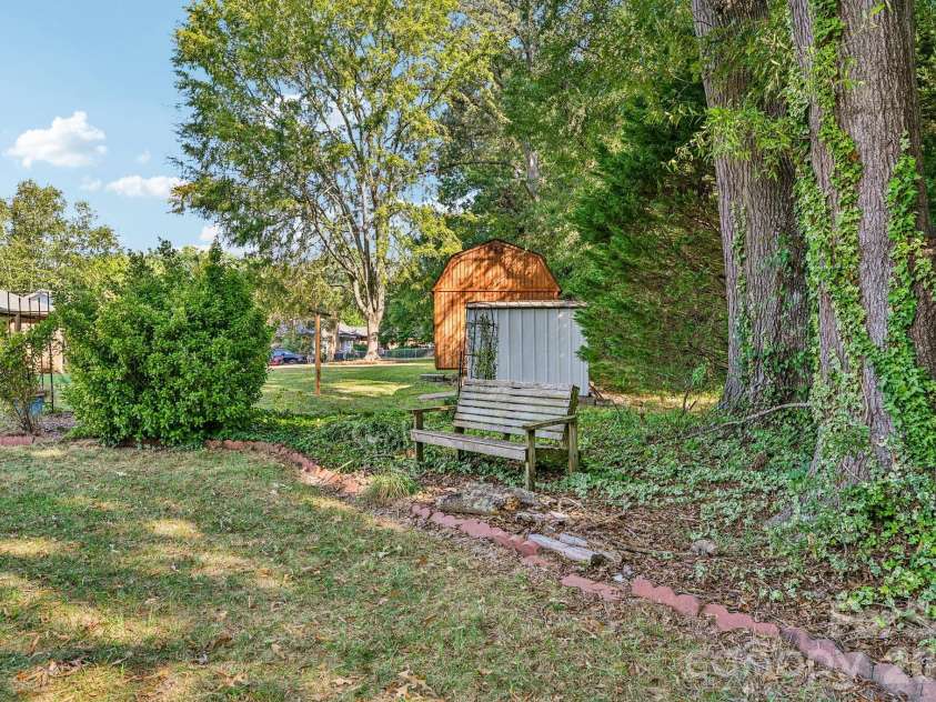 1926 Taylor Drive, Gastonia, NC 28052.  MLS# CAR4420378, YatesRealty ID 55794. 