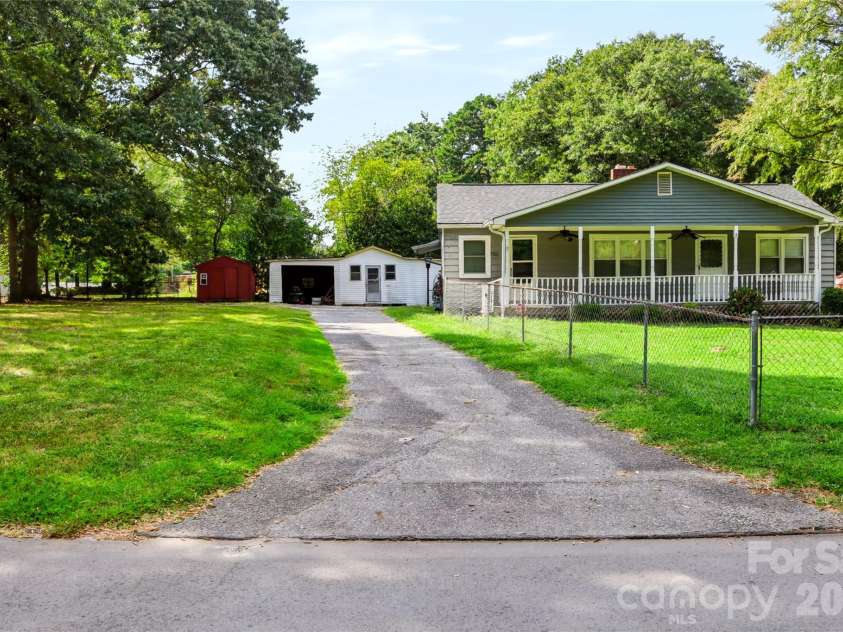 1225 White Lane, Gastonia, NC 28052.  MLS# CAR4430120, YatesRealty ID 55795. 