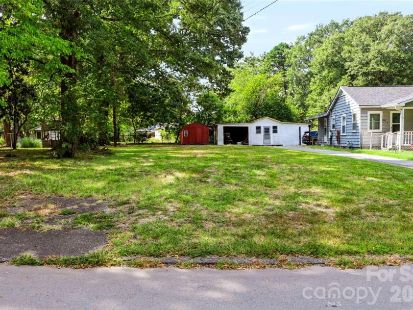 1225 White Lane, Gastonia, NC 28052.  MLS# CAR4430120, YatesRealty ID 55795. 