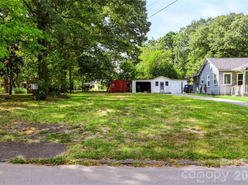 1225 White Lane, Gastonia, NC 28052.  MLS# CAR4430120, YatesRealty ID 55795. 