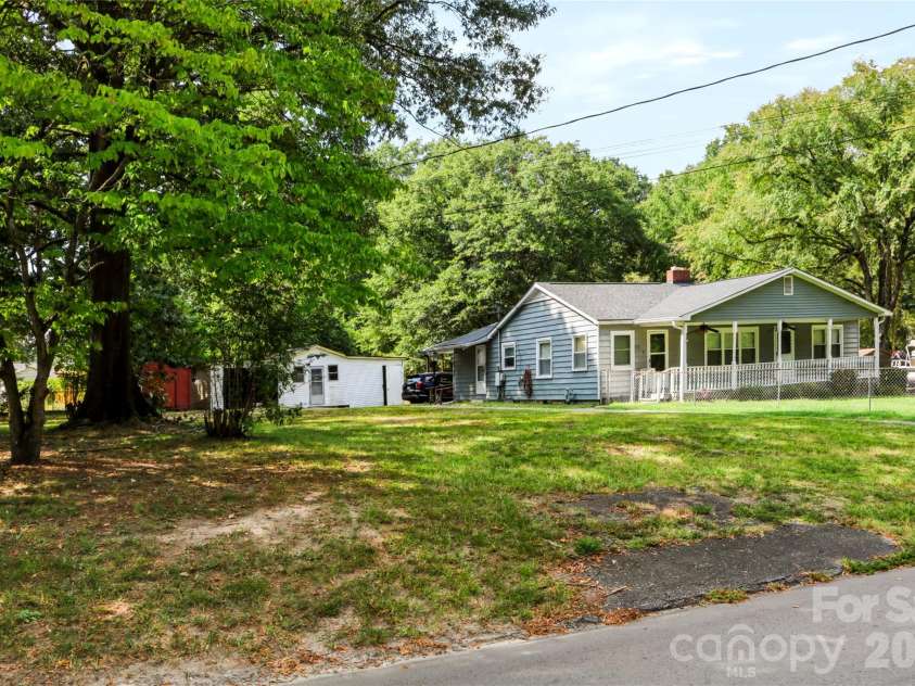1225 White Lane, Gastonia, NC 28052.  MLS# CAR4430120, YatesRealty ID 55795. 