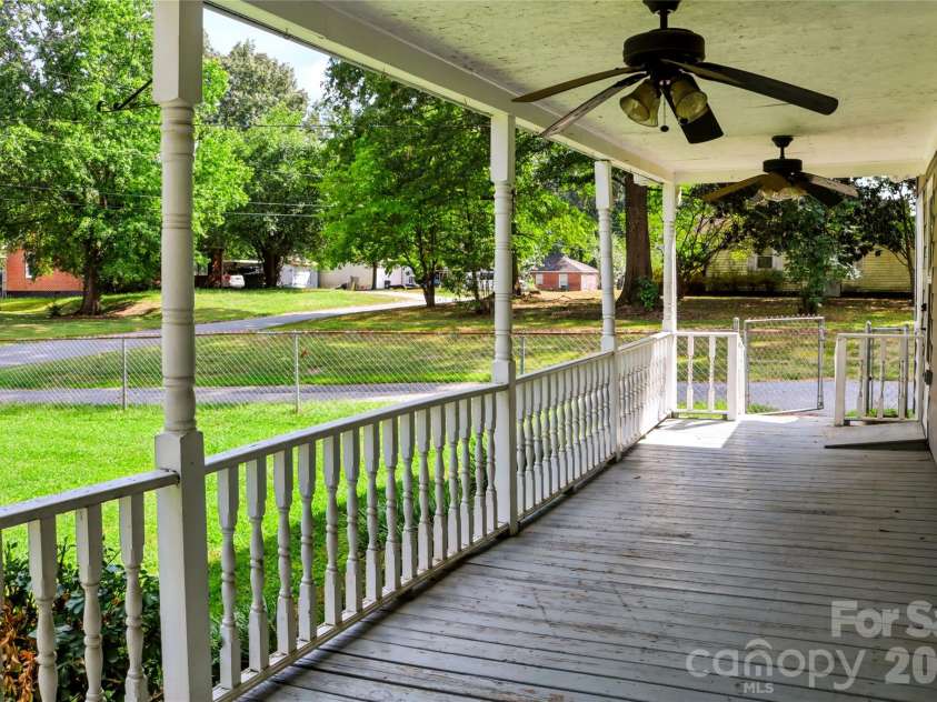 1225 White Lane, Gastonia, NC 28052.  MLS# CAR4430120, YatesRealty ID 55795. 