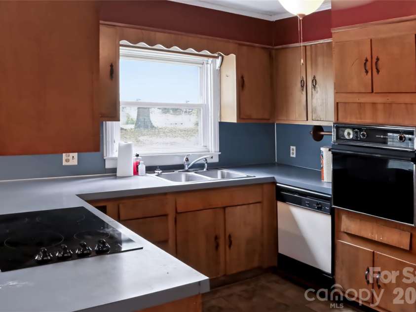 1225 White Lane, Gastonia, NC 28052.  MLS# CAR4430120, YatesRealty ID 55795. 