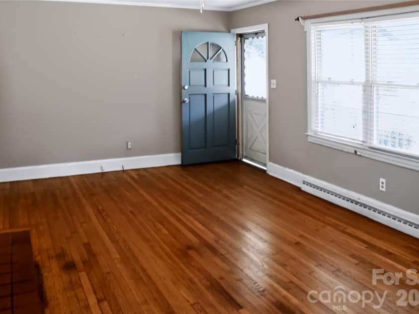 1225 White Lane, Gastonia, NC 28052.  MLS# CAR4430120, YatesRealty ID 55795. 