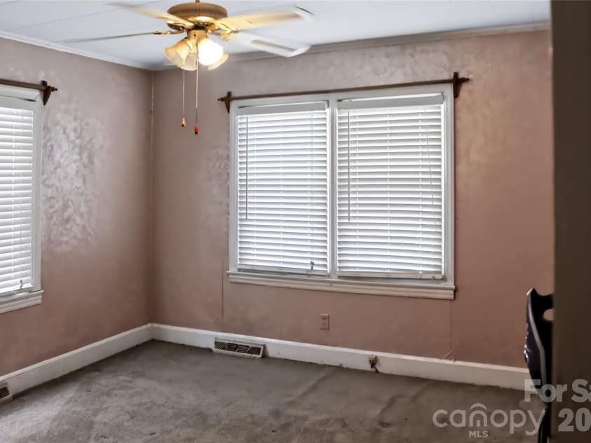 1225 White Lane, Gastonia, NC 28052.  MLS# CAR4430120, YatesRealty ID 55795. 