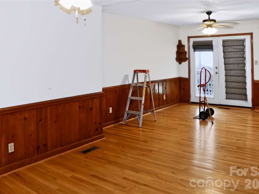 1225 White Lane, Gastonia, NC 28052.  MLS# CAR4430120, YatesRealty ID 55795. 