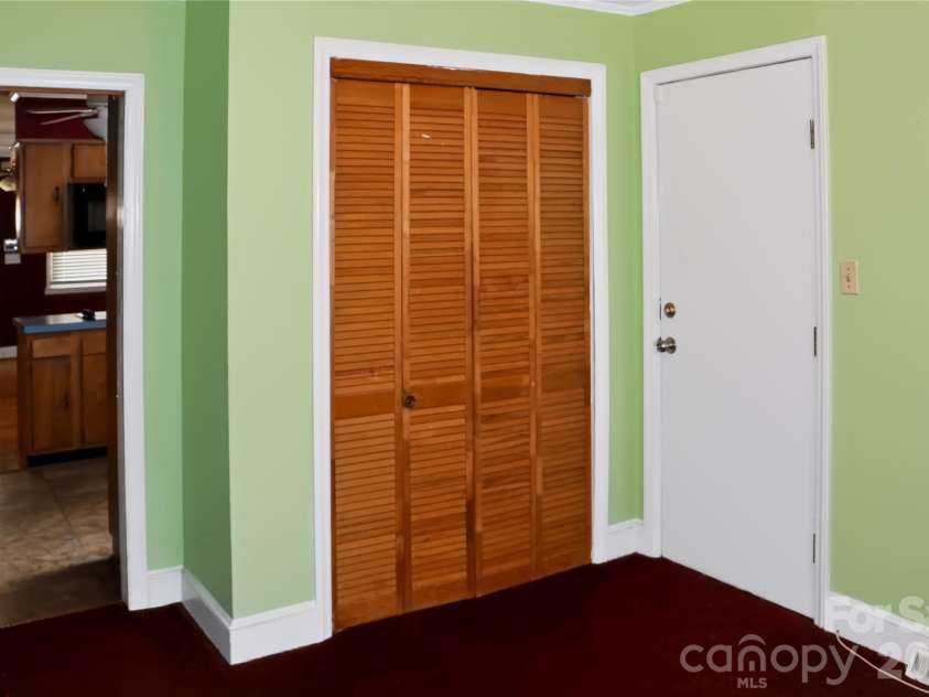 1225 White Lane, Gastonia, NC 28052.  MLS# CAR4430120, YatesRealty ID 55795. 