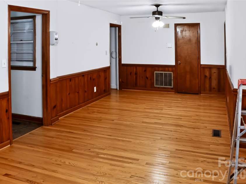 1225 White Lane, Gastonia, NC 28052.  MLS# CAR4430120, YatesRealty ID 55795. 