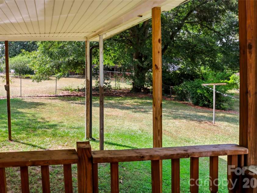 1225 White Lane, Gastonia, NC 28052.  MLS# CAR4430120, YatesRealty ID 55795. 