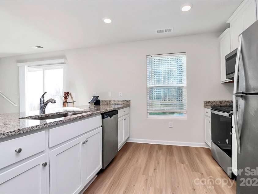 5209 Wolfridge Avenue, Charlotte, NC 28214.  MLS# CAR4330311, YatesRealty ID 558. 