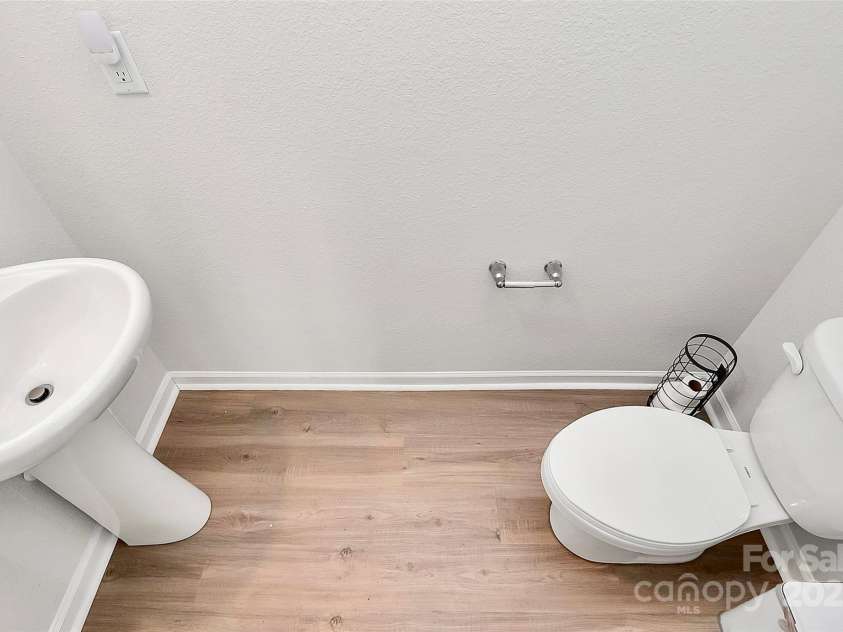 5209 Wolfridge Avenue, Charlotte, NC 28214.  MLS# CAR4330311, YatesRealty ID 558. 