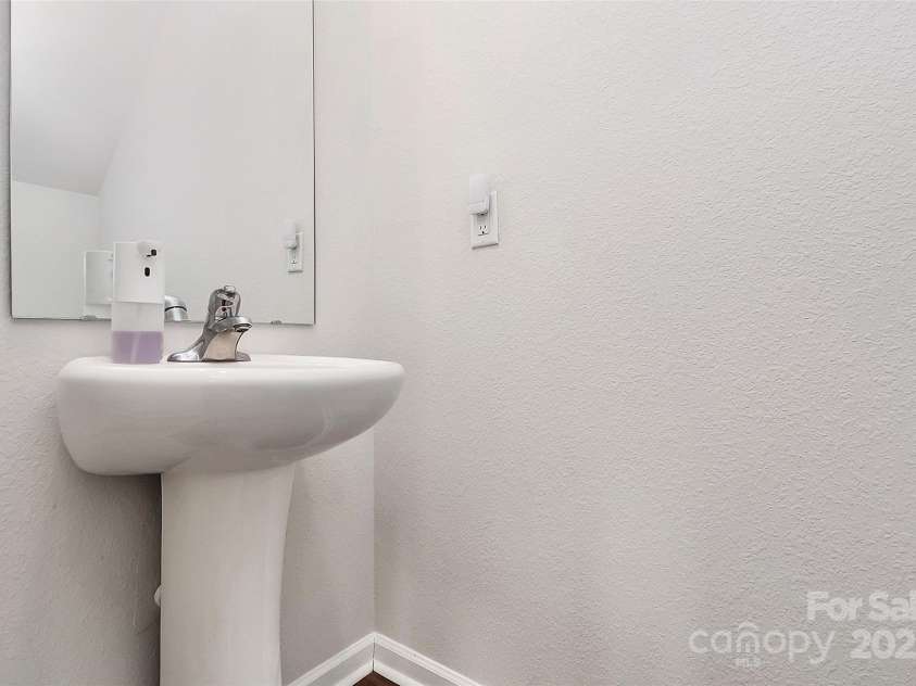 5209 Wolfridge Avenue, Charlotte, NC 28214.  MLS# CAR4330311, YatesRealty ID 558. 