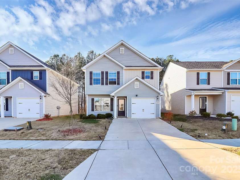 5209 Wolfridge Avenue, Charlotte, NC 28214.  MLS# CAR4330311, YatesRealty ID 558. 