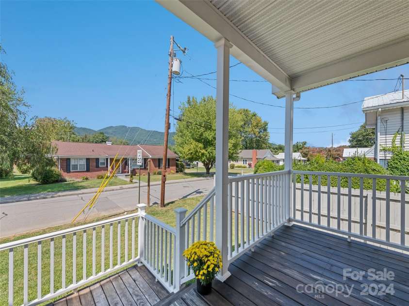 721 Camelot Drive, Waynesville, NC 28786.  MLS# CAR4182665, YatesRealty ID 5580. 