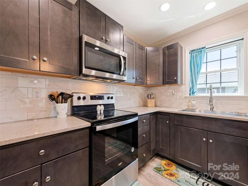 721 Camelot Drive, Waynesville, NC 28786.  MLS# CAR4182665, YatesRealty ID 5580. 