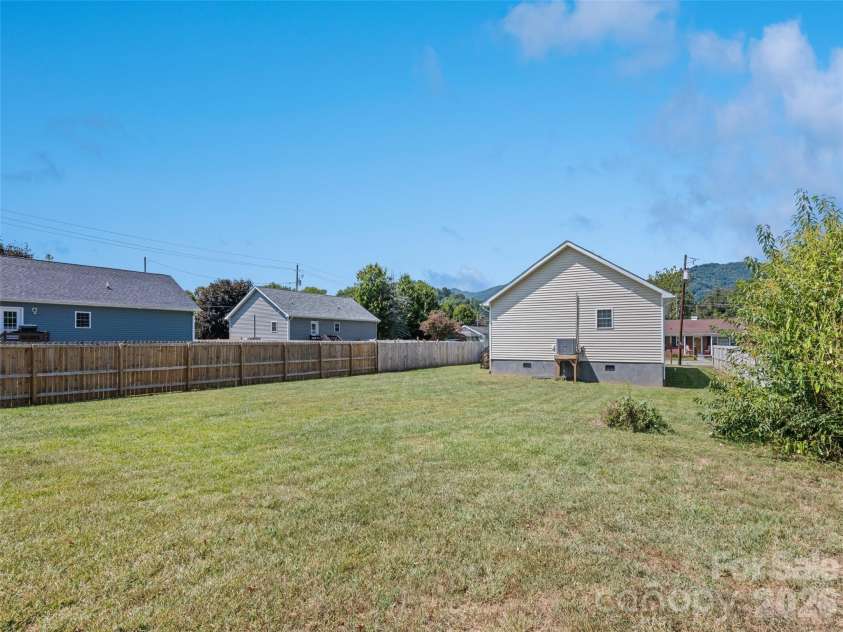 721 Camelot Drive, Waynesville, NC 28786.  MLS# CAR4335396, YatesRealty ID 5580. 