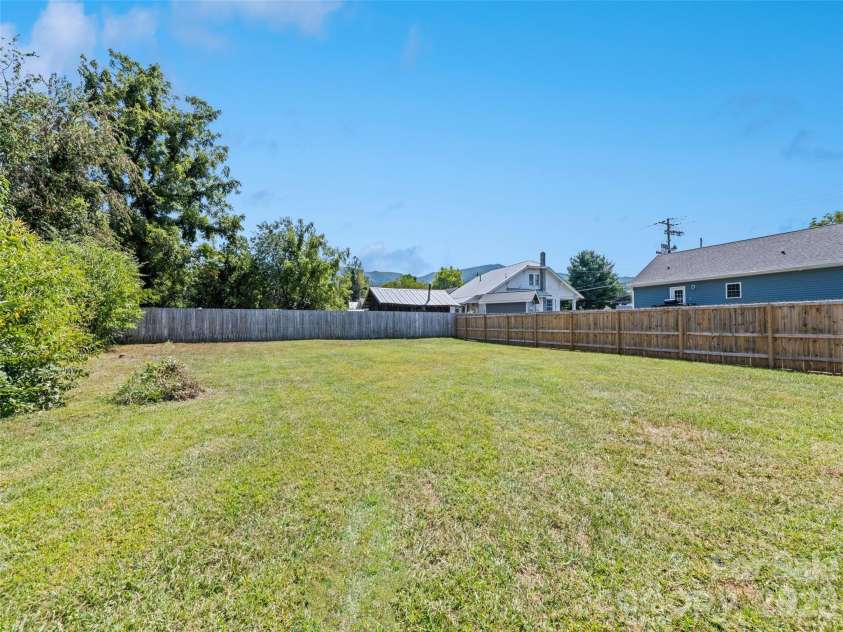 721 Camelot Drive, Waynesville, NC 28786.  MLS# CAR4335396, YatesRealty ID 5580. 