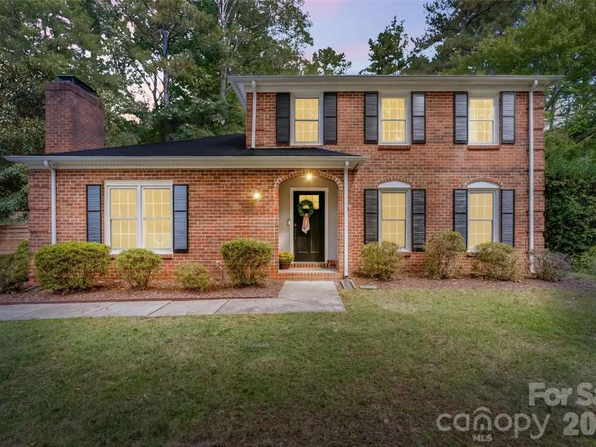 9151 Hinson Drive, Matthews, NC 28105.  MLS# CAR4432115, YatesRealty ID 55800. 