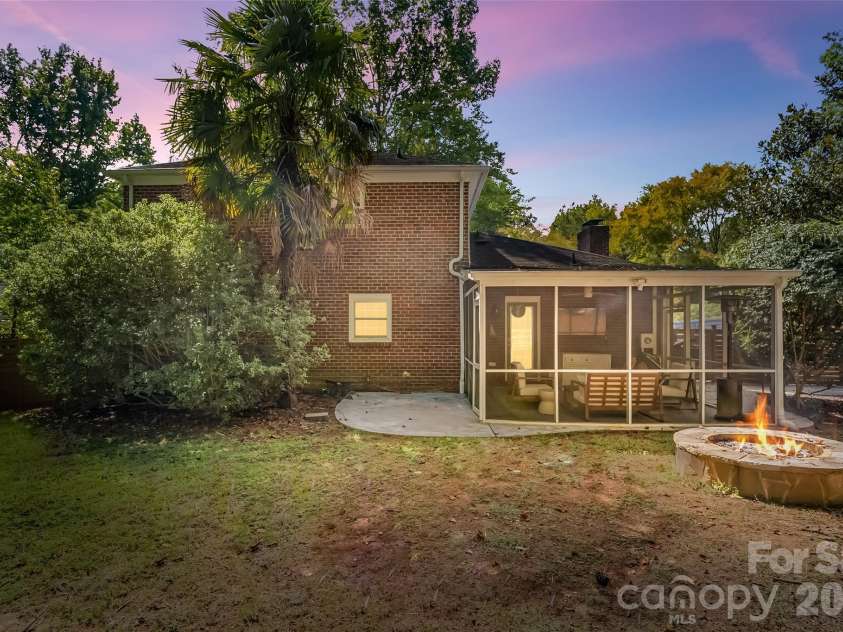 9151 Hinson Drive, Matthews, NC 28105.  MLS# CAR4432115, YatesRealty ID 55800. 