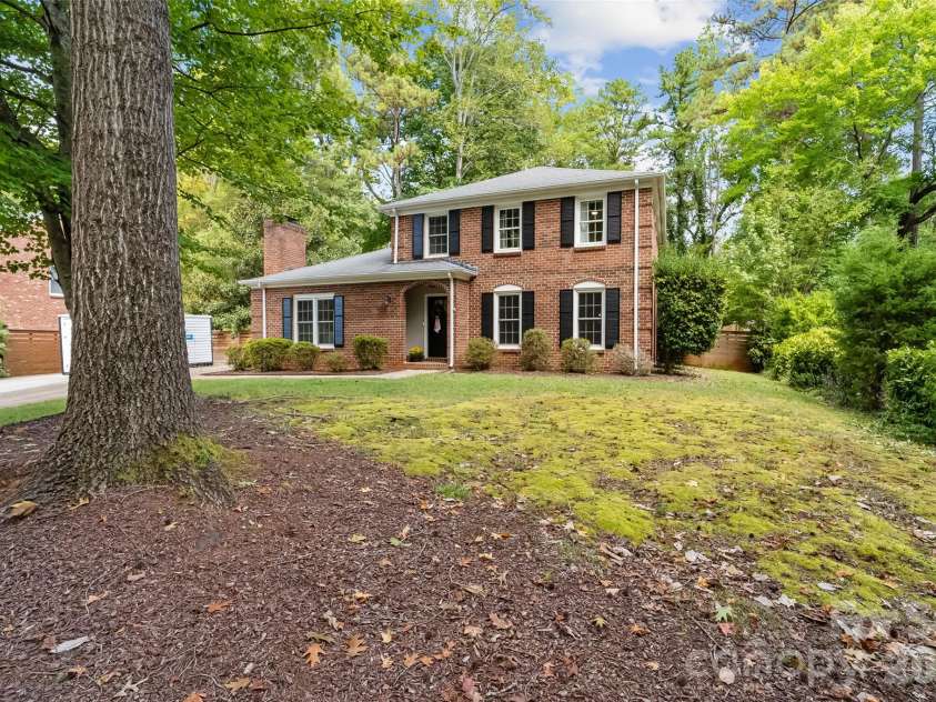 9151 Hinson Drive, Matthews, NC 28105.  MLS# CAR4432115, YatesRealty ID 55800. 