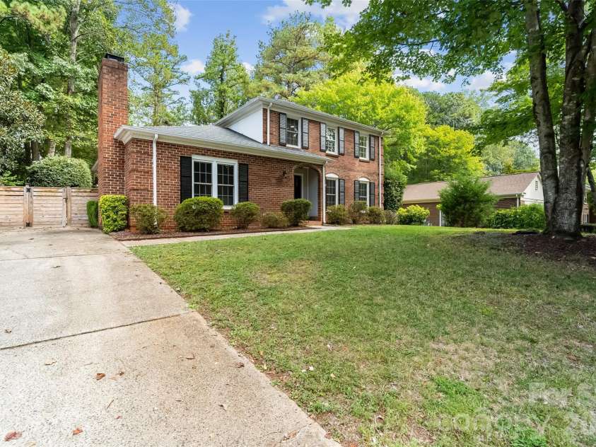 9151 Hinson Drive, Matthews, NC 28105.  MLS# CAR4432115, YatesRealty ID 55800. 