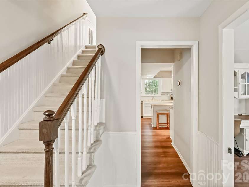 9151 Hinson Drive, Matthews, NC 28105.  MLS# CAR4432115, YatesRealty ID 55800. 
