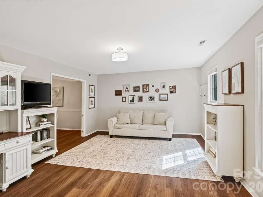 9151 Hinson Drive, Matthews, NC 28105.  MLS# CAR4432115, YatesRealty ID 55800. 