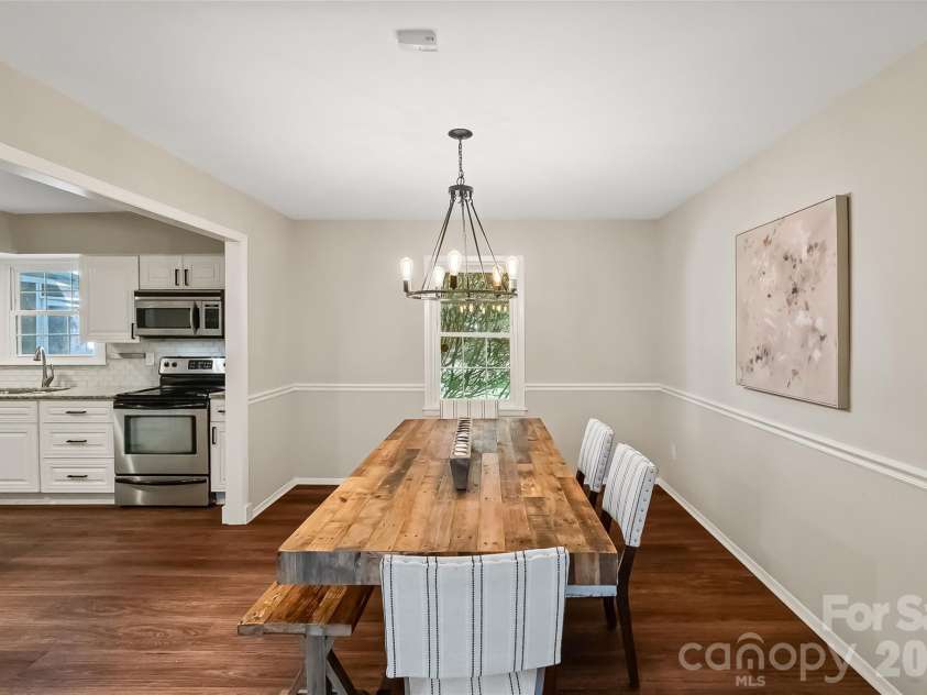 9151 Hinson Drive, Matthews, NC 28105.  MLS# CAR4432115, YatesRealty ID 55800. 