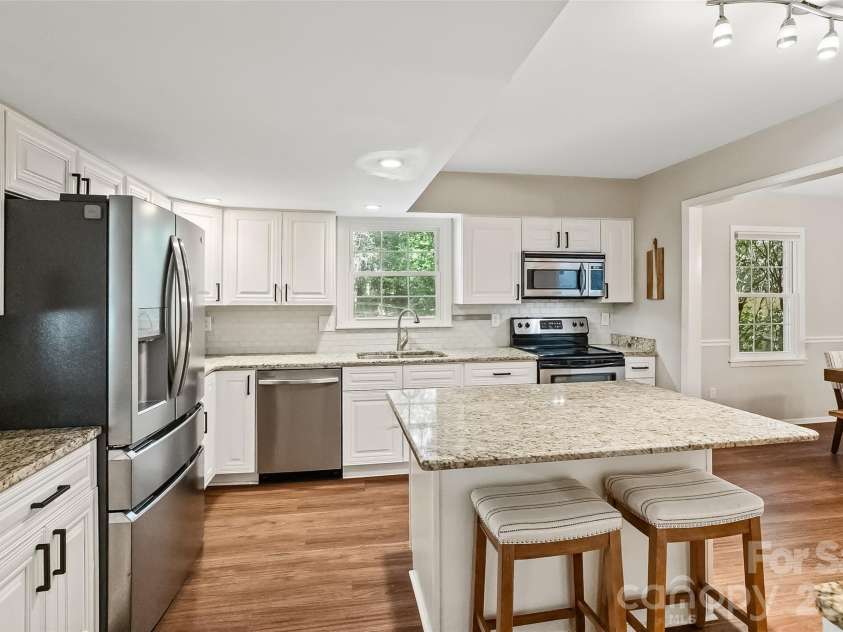 9151 Hinson Drive, Matthews, NC 28105.  MLS# CAR4432115, YatesRealty ID 55800. 