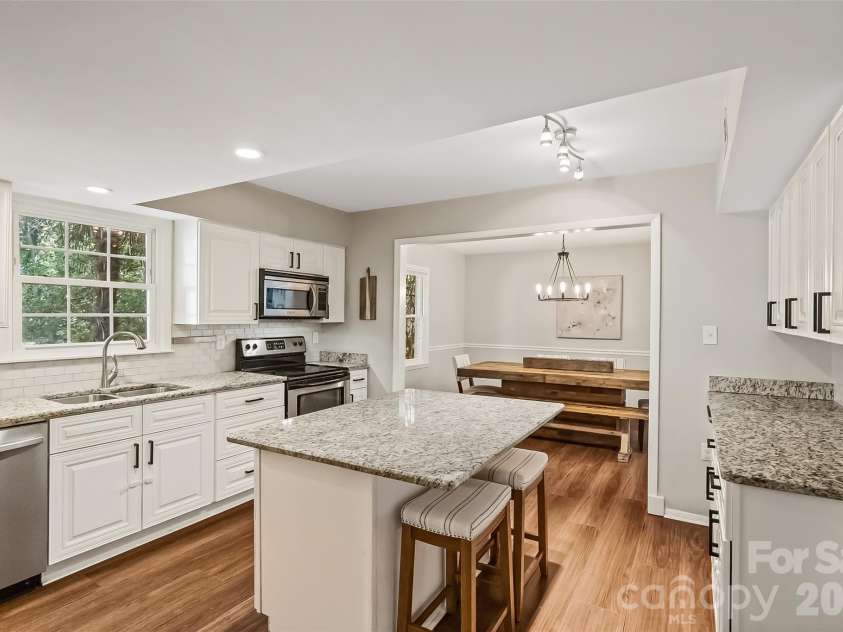 9151 Hinson Drive, Matthews, NC 28105.  MLS# CAR4432115, YatesRealty ID 55800. 